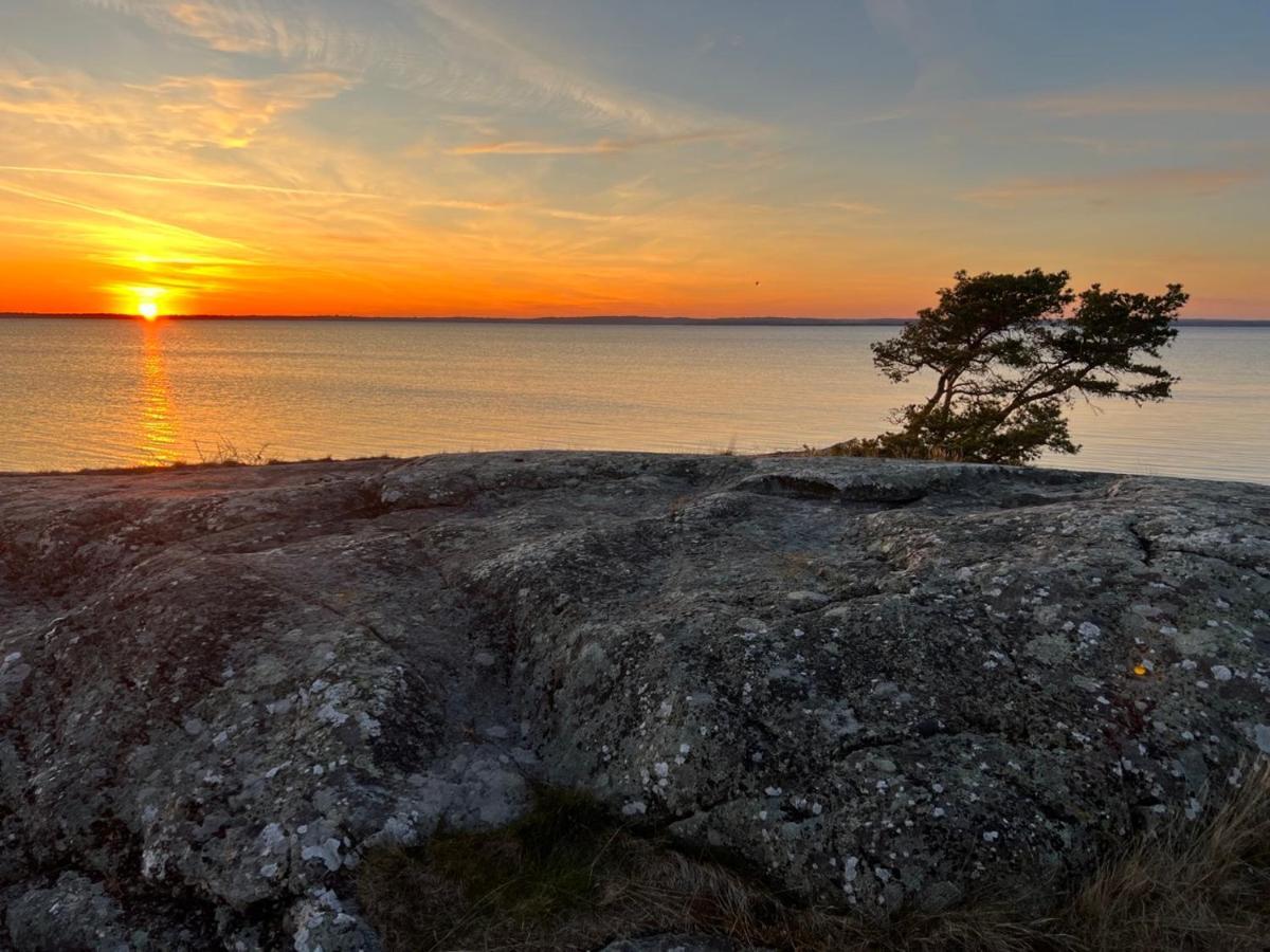 Exclusive Tranquil Villa By The Sea, Boat Available Drottningskär Extérieur photo
