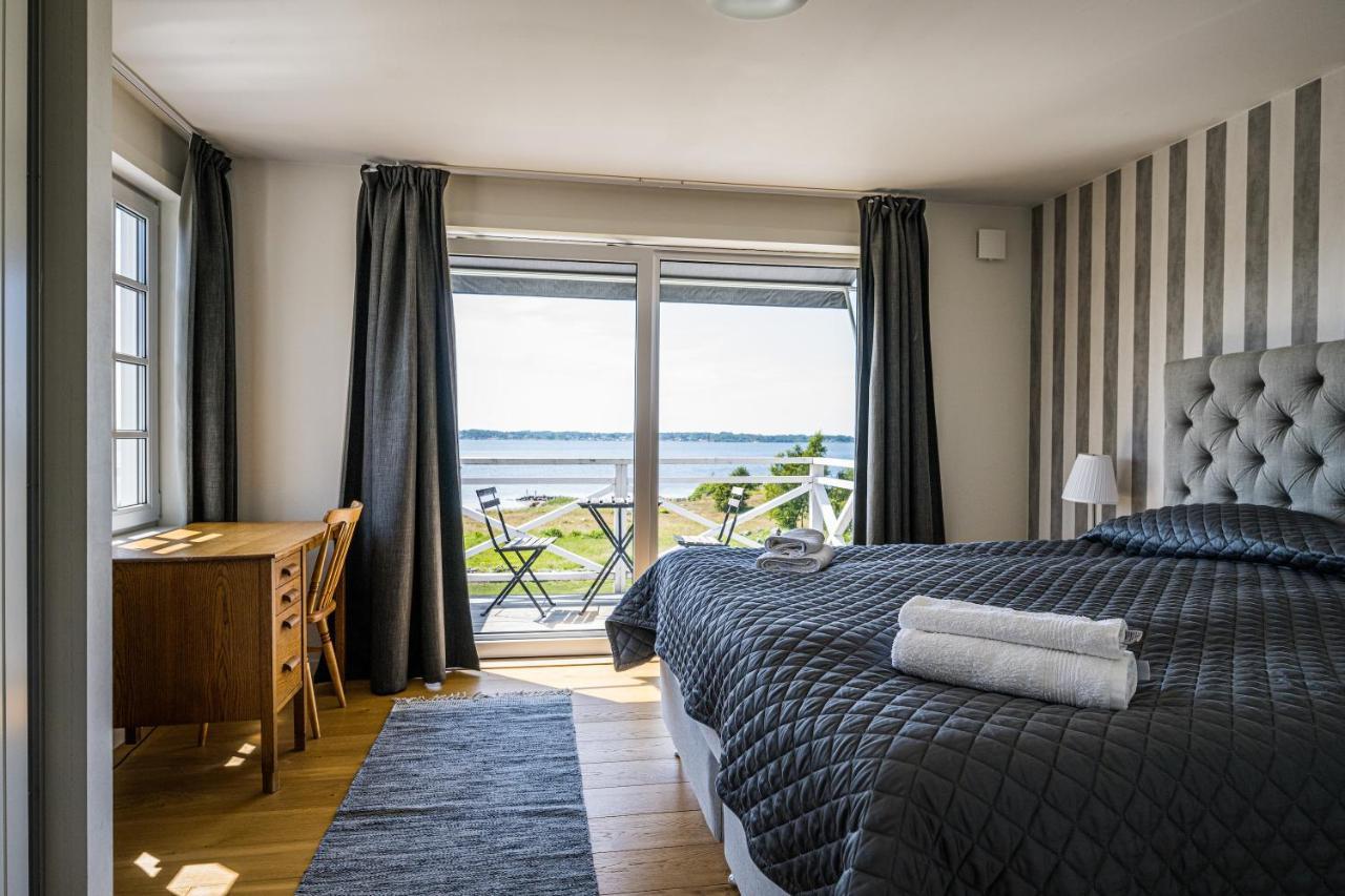 Exclusive Tranquil Villa By The Sea, Boat Available Drottningskär Extérieur photo