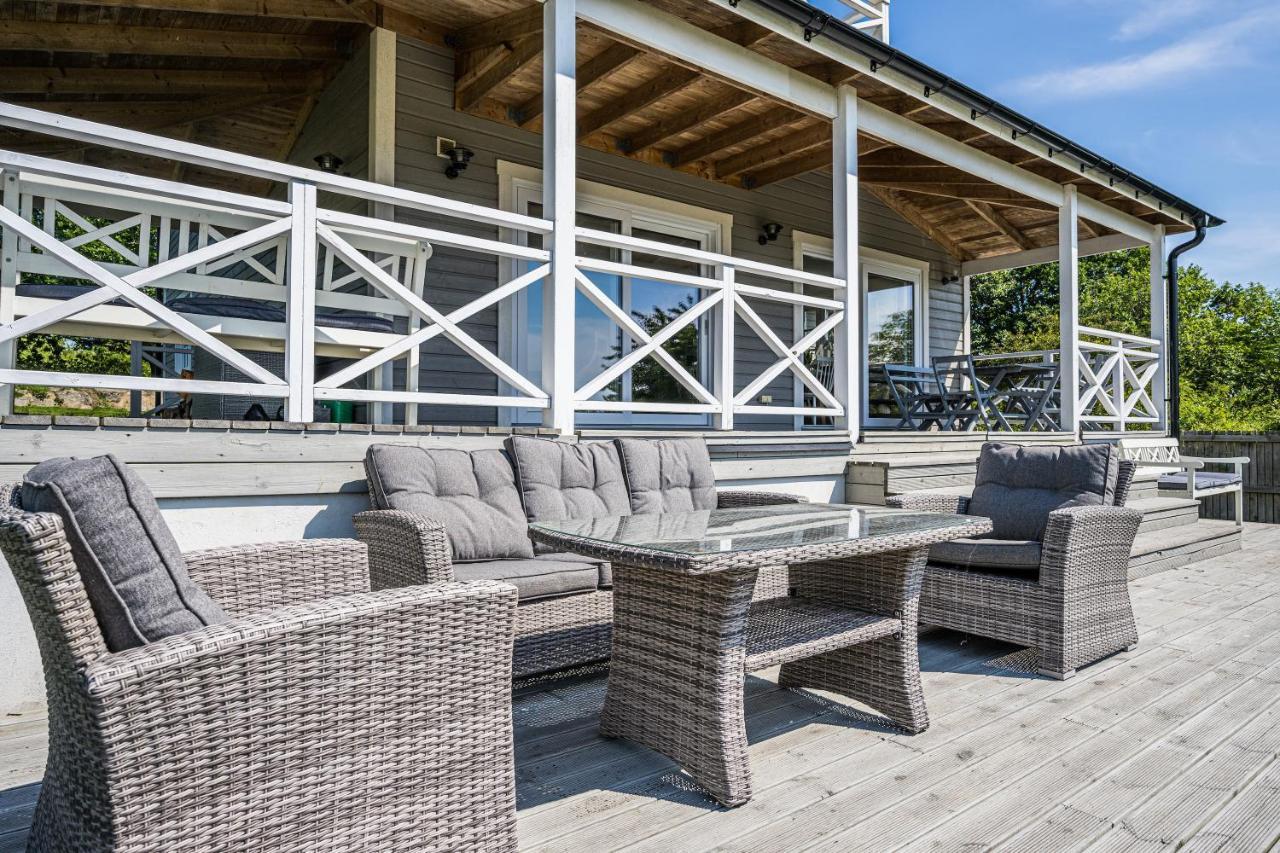 Exclusive Tranquil Villa By The Sea, Boat Available Drottningskär Extérieur photo