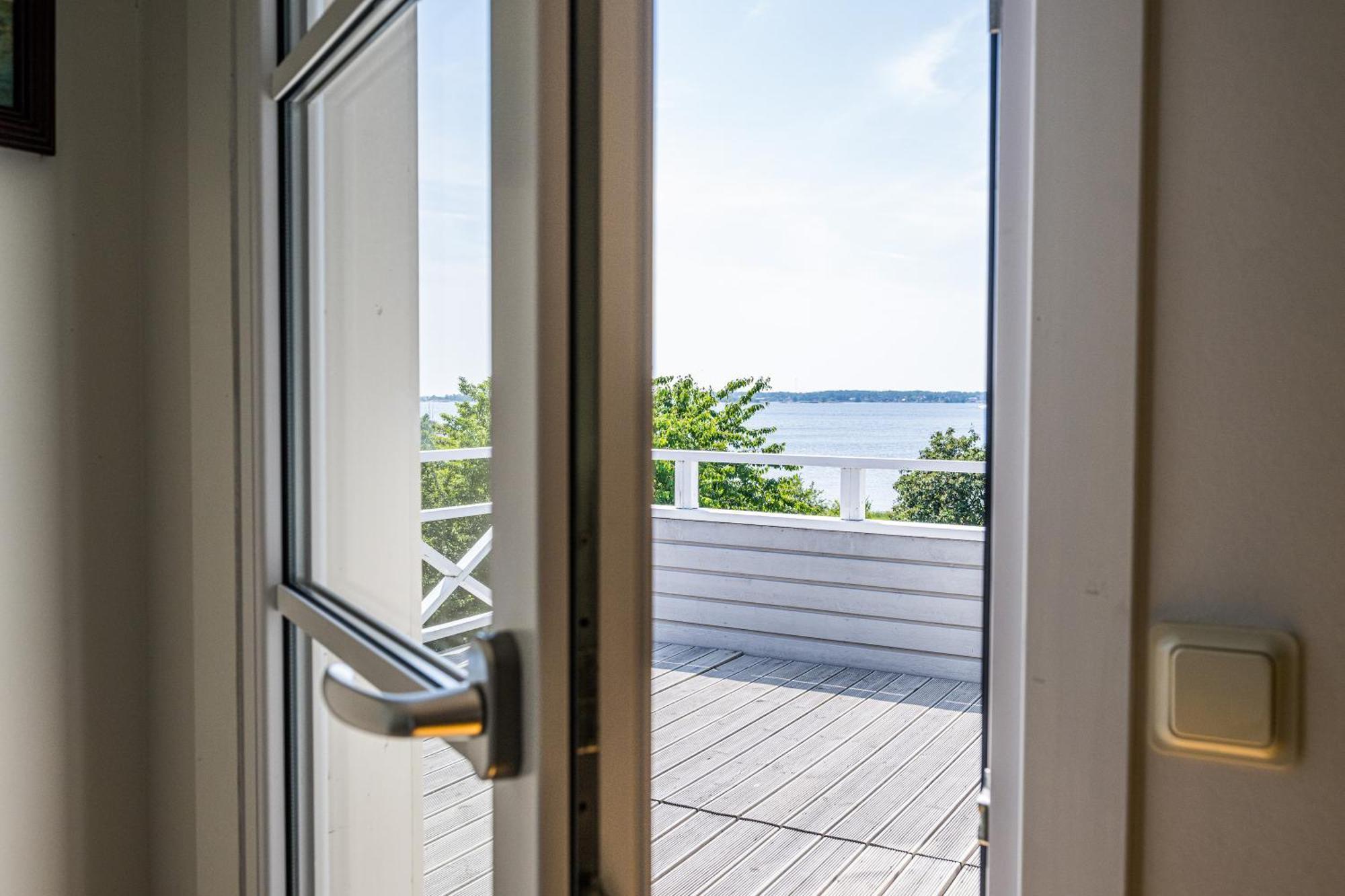 Exclusive Tranquil Villa By The Sea, Boat Available Drottningskär Extérieur photo
